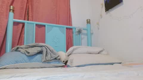 Snapshot of alaska_drew chatting on 12/23/25, 06:11 Alaska online show from 12/23/25, 06:11