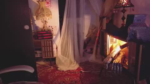 Snapshot of alaskagrace chatting on 12/05/25, 04:21 Alaska Grace online show from 12/05/25, 04:21