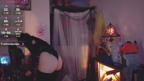 Snapshot of alaskagrace chatting on 12/18/25, 04:51 Alaska Grace online show from 12/18/25, 04:51