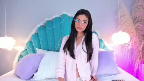 Alassia Hocthner online show from 12/15/25, 11:36