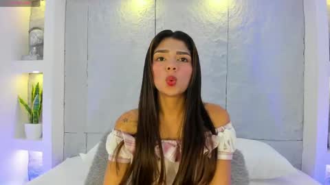 Alassia Hocthner online show from 04/11/26, 11:36