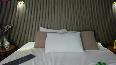 Alassia Hocthner online show from 04/17/26, 11:46