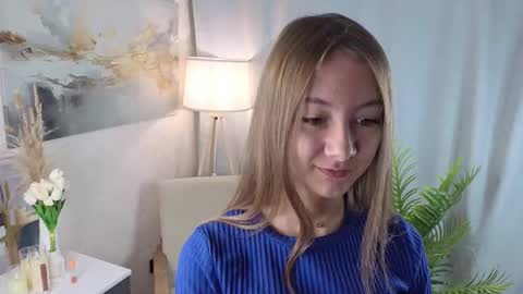 Lola online show from 09/28/25, 03:23
