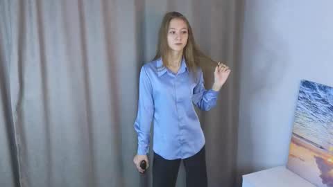 Lola online show from 10/25/25, 03:25