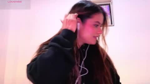 alba_toro535670 online show from 04/15/26, 12:23