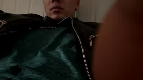 Snapshot of albe971088 chatting on 01/05/25, 12:31 camiik online show from 01/05/25, 12:31