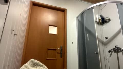 Snapshot of albe971088 chatting on 10/10/25, 06:40 camiik online show from 10/10/25, 06:40