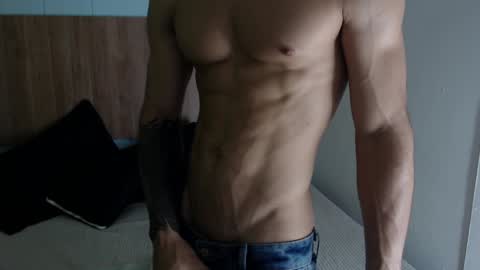 Snapshot of albertbernal69 chatting on 02/08/25, 06:01 Albert online show from 02/08/25, 06:01