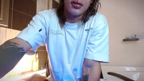 Snapshot of albertbernal69 chatting on 12/19/25, 02:40 Albert online show from 12/19/25, 02:40