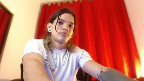 Snapshot of albertbernal69 chatting on 12/21/25, 02:30 Albert online show from 12/21/25, 02:30