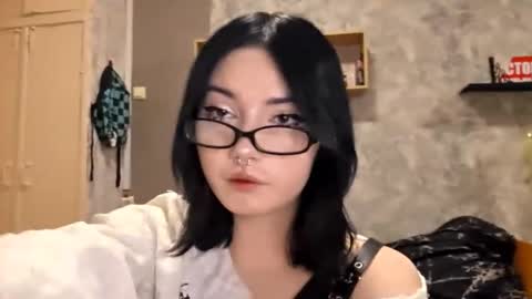 Snapshot of alberthamazierski chatting on 12/18/25, 03:29 Im Katrina online show from 12/18/25, 03:29