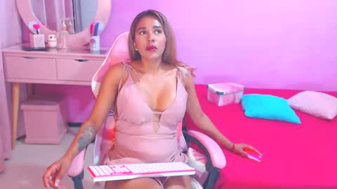 Snapshot of aldana_stone chatting on 09/29/25, 05:01 aldana_stone online show from 09/29/25, 05:01