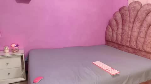 Snapshot of aldana_stone chatting on 12/17/25, 03:40 aldana_stone online show from 12/17/25, 03:40