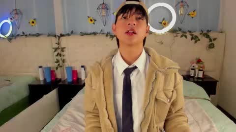 Snapshot of ale_aurarashi chatting on 11/22/25, 04:33 ale_aurarashi online show from 11/22/25, 04:33