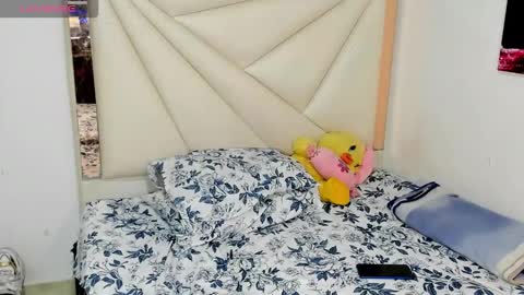 Snapshot of ale_noah_xxx chatting on 02/25/26, 01:37 ale_noah_xxx online show from 02/25/26, 01:37