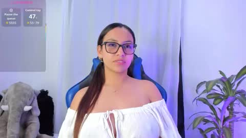 Snapshot of aleaa_ chatting on 10/17/25, 03:42 aleaa online show from 10/17/25, 03:42