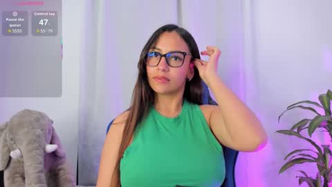 Snapshot of aleaa_ chatting on 10/24/25, 12:52 aleaa online show from 10/24/25, 12:52