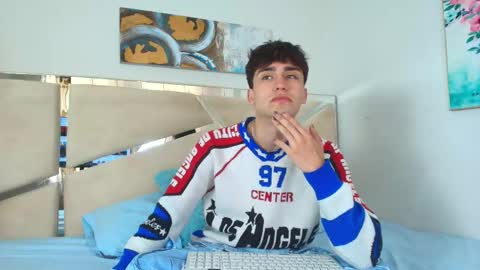 Snapshot of alec_rogue chatting on 11/23/25, 02:17 alec online show from 11/23/25, 02:17