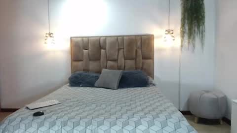 alejandra online show from 04/23/26, 01:18