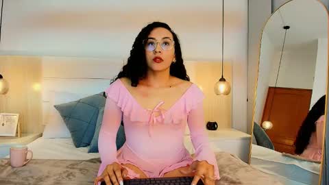 Snapshot of alehia_cute chatting on 12/02/25, 12:05 Alehia Cute online show from 12/02/25, 12:05