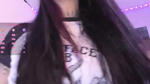 Snapshot of aleja_5 chatting on 12/01/25, 03:00 Ale online show from 12/01/25, 03:00