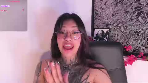 Snapshot of aleja_5 chatting on 06/18/26, 09:14 Ale online show from 06/18/26, 09:14
