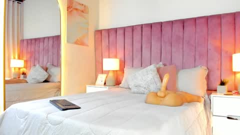 Alejandra Arango online show from 01/13/25, 08:04