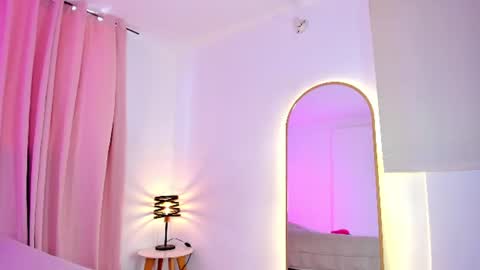 Alejandra Arango online show from 07/06/26, 07:05
