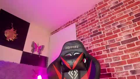 Snapshot of aleja_hill chatting on 07/18/26, 11:03 Aleja Hill online show from 07/18/26, 11:03