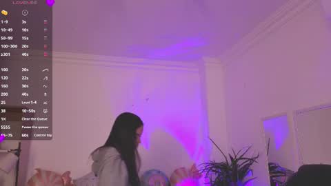 Snapshot of alejaa___ chatting on 06/17/26, 11:01 Alejandra online show from 06/17/26, 11:01