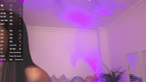 Snapshot of alejaa___ chatting on 06/18/26, 11:25 Alejandra online show from 06/18/26, 11:25