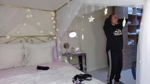 ALEJADOLLTS online show from 02/11/25, 09:03