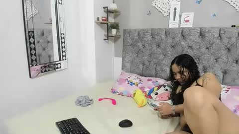 alejandra_evanss online show from 12/04/24, 02:53