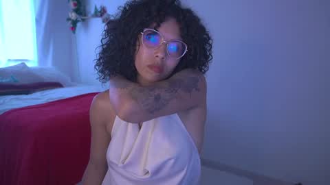 Snapshot of alejandra_kiss98 chatting on 12/18/24, 09:29 O.F alejandra h1998 stream 300 pm - 1100 pm online show from 12/18/24, 09:29