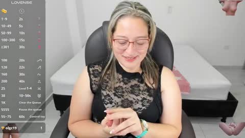 Snapshot of alejandra_milf_ chatting on 02/15/25, 01:21 alejandra online show from 02/15/25, 01:21