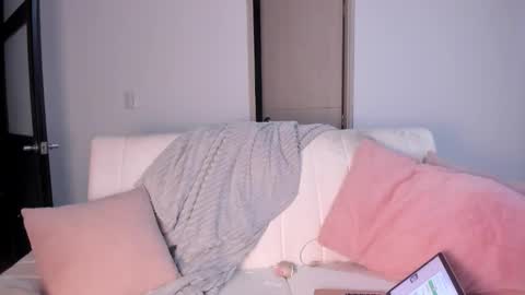 alejandraaa_ online show from 12/18/25, 02:06