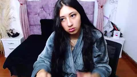Snapshot of alejandracastr chatting on 10/17/25, 11:13 ALEJANDRA online show from 10/17/25, 11:13