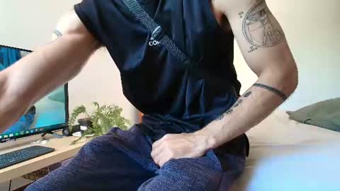 Snapshot of alejandro_bigcock chatting on 07/11/26, 12:19 Alejandro Hernndez online show from 07/11/26, 12:19
