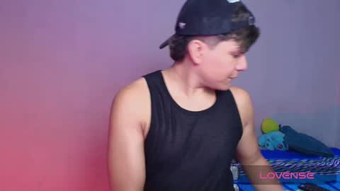 Snapshot of alejandro_vt chatting on 11/02/25, 02:47 Alejandro G online show from 11/02/25, 02:47