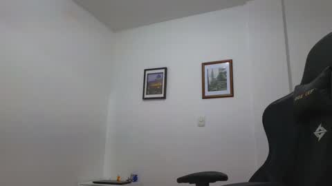 Snapshot of alejandroo_7 chatting on 12/21/24, 01:04 alejandroo_7 online show from 12/21/24, 01:04