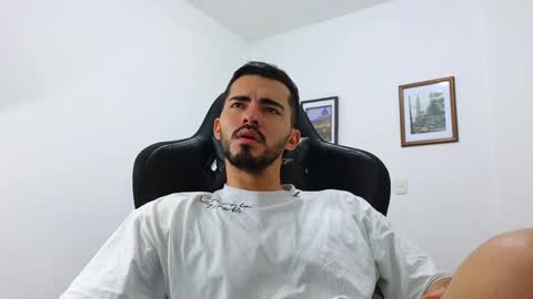 Snapshot of alejandroo_7 chatting on 12/25/24, 11:53 alejandroo_7 online show from 12/25/24, 11:53