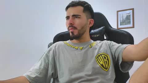 Snapshot of alejandroo_7 chatting on 01/08/25, 11:52 alejandroo_7 online show from 01/08/25, 11:52