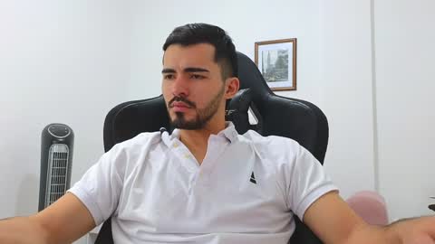 Snapshot of alejandroo_7 chatting on 01/11/25, 08:21 alejandroo_7 online show from 01/11/25, 08:21