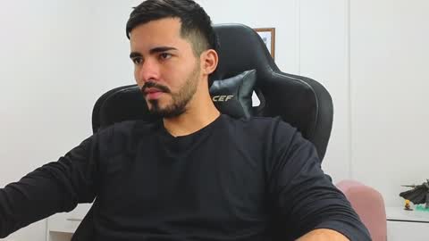 Snapshot of alejandroo_7 chatting on 01/14/25, 07:00 alejandroo_7 online show from 01/14/25, 07:00