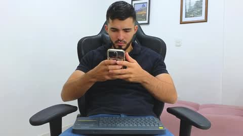 Snapshot of alejandroo_7 chatting on 01/25/25, 11:43 alejandroo_7 online show from 01/25/25, 11:43