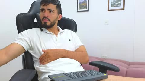 Snapshot of alejandroo_7 chatting on 02/07/25, 10:30 alejandroo_7 online show from 02/07/25, 10:30