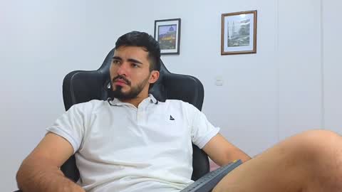 Snapshot of alejandroo_7 chatting on 02/08/25, 01:43 alejandroo_7 online show from 02/08/25, 01:43