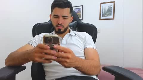 Snapshot of alejandroo_7 chatting on 02/14/25, 08:15 alejandroo_7 online show from 02/14/25, 08:15