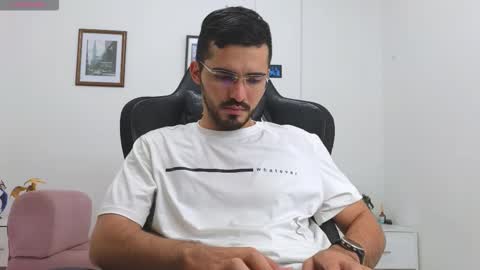 Snapshot of alejandroo_7 chatting on 10/07/25, 07:44 alejandroo_7 online show from 10/07/25, 07:44