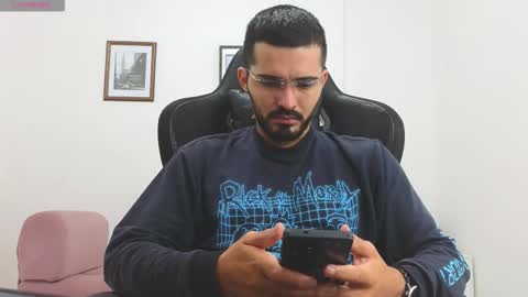 Snapshot of alejandroo_7 chatting on 12/01/25, 06:35 alejandroo_7 online show from 12/01/25, 06:35